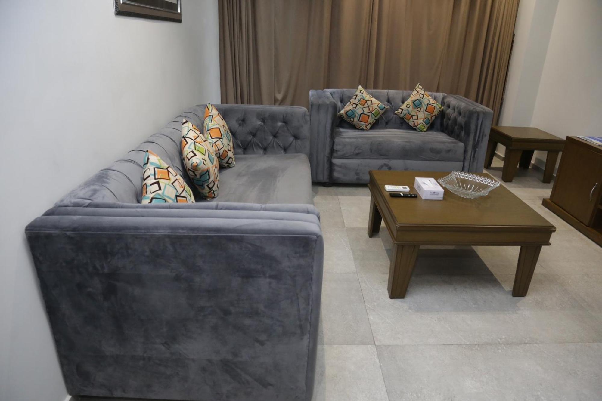 Trivelles Executive Suites Исламабад Экстерьер фото
